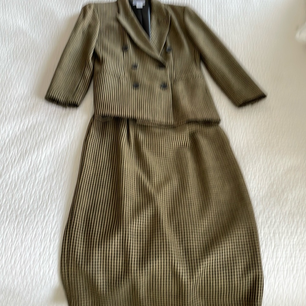 Pendleto wool suit - jacket size 4 skirt size 6